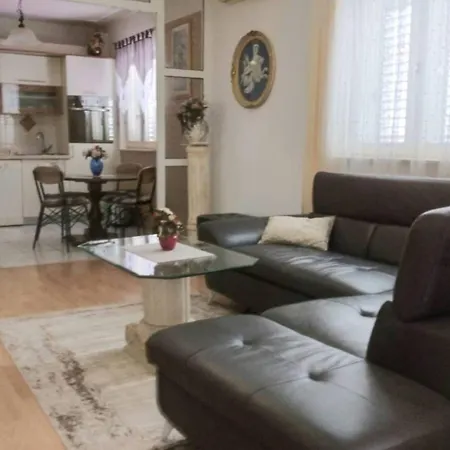 Downtown With Private Parking Apartment