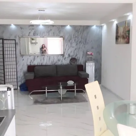 Downtown With Private Parking Apartment