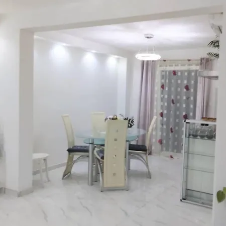 Downtown With Private Parking Apartment